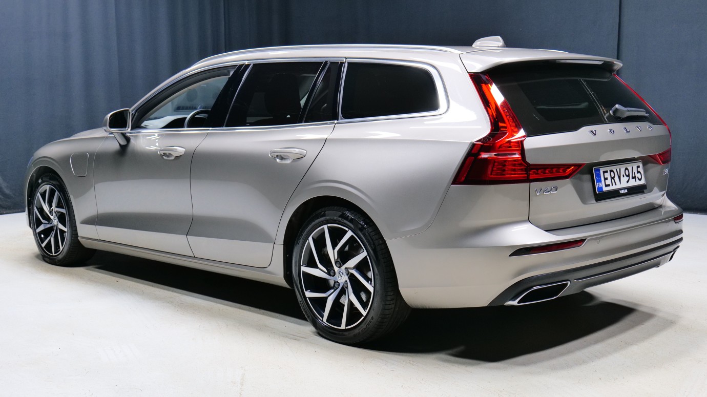 Esittelykuva Volvo V60 kevythybridiautosta.