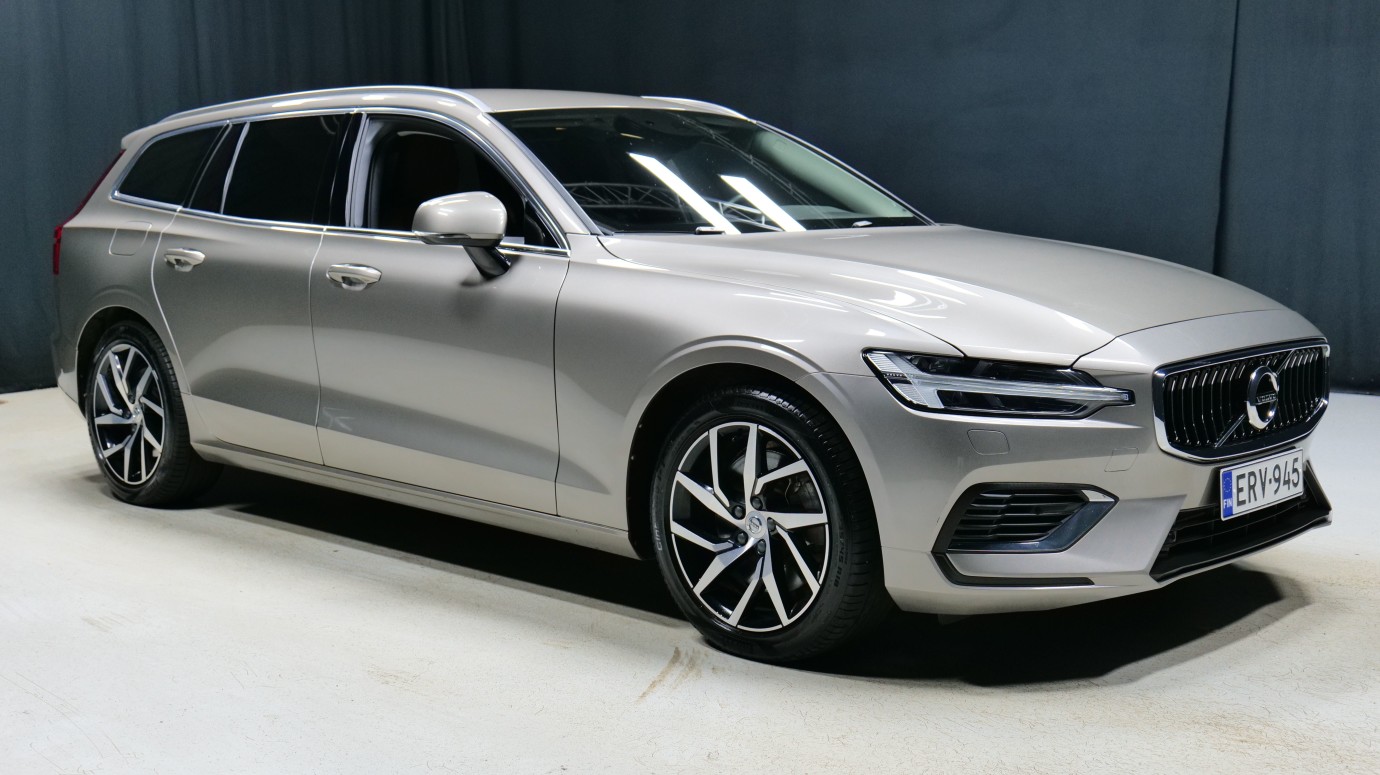 Esittelykuva Volvo V60 kevythybridiautosta.