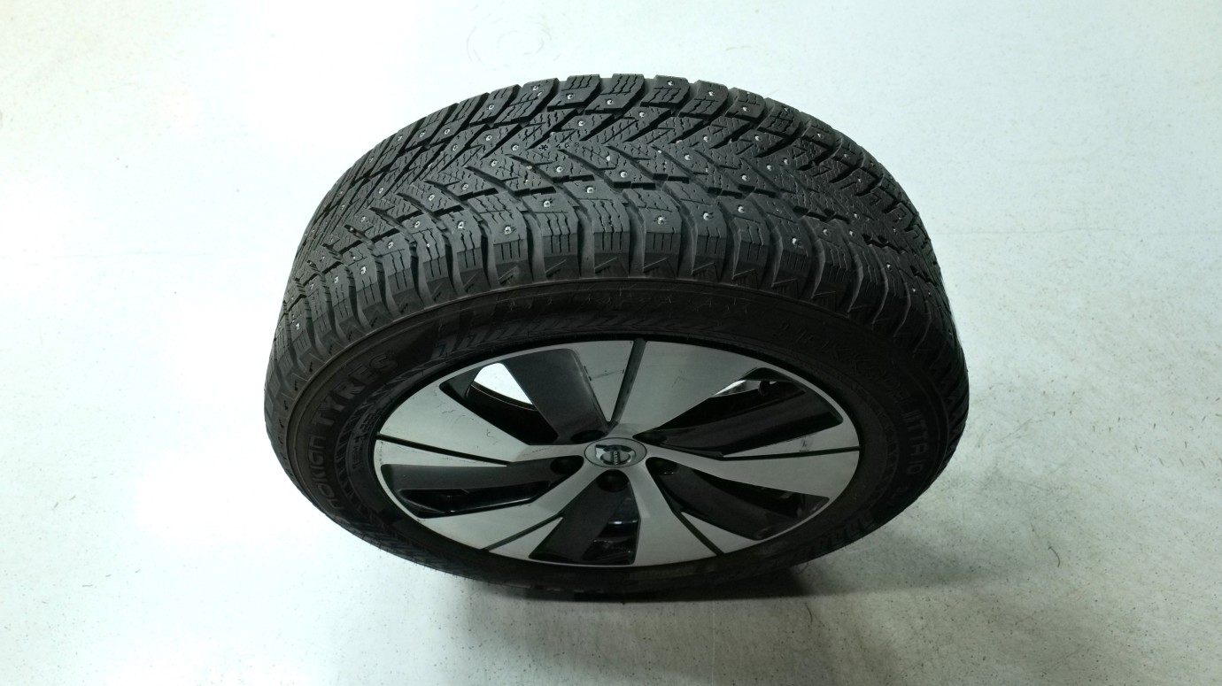 Esittelykuva Volvo XC40 kevythybridiautosta.