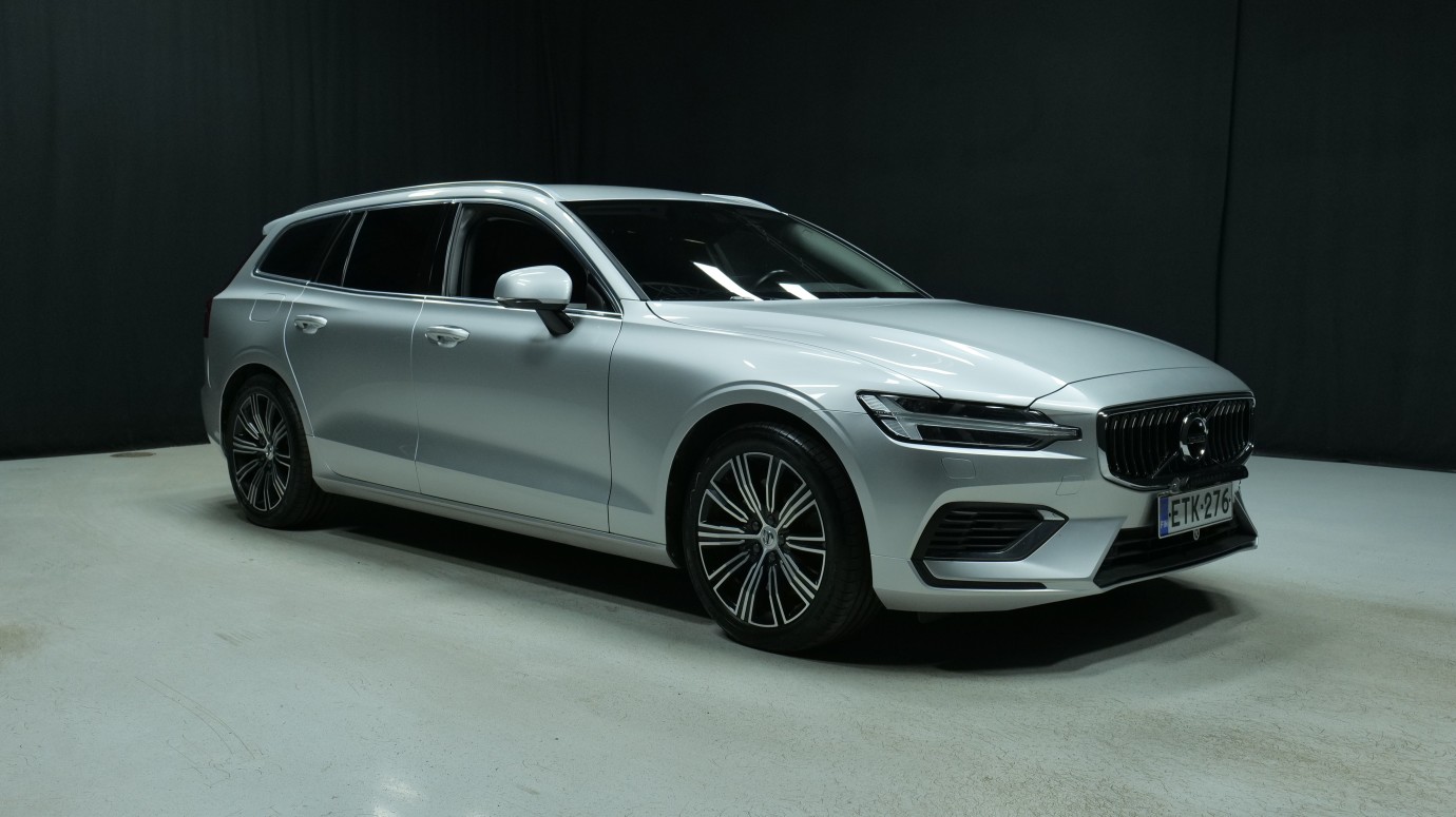 Esittelykuva Volvo V60 kevythybridiautosta.