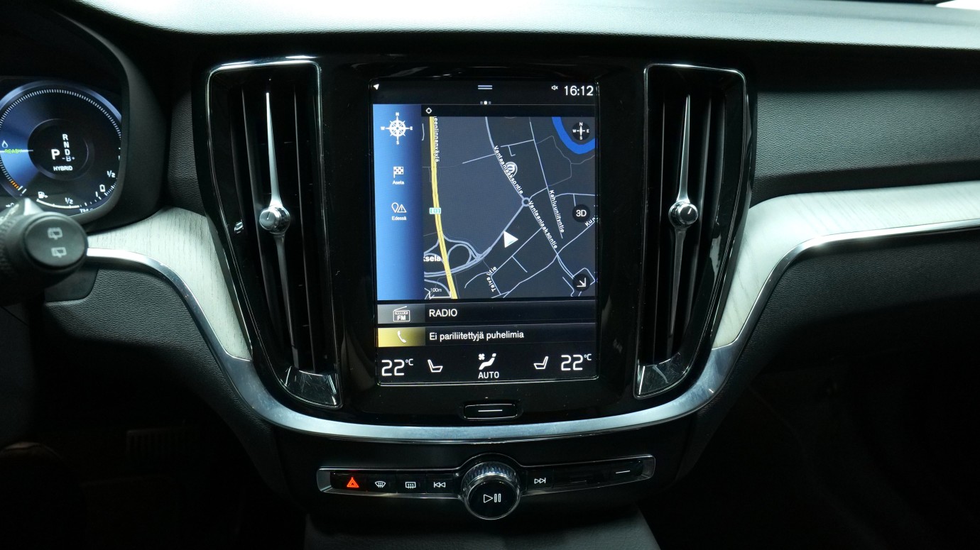 Esittelykuva Volvo V60 kevythybridiautosta.