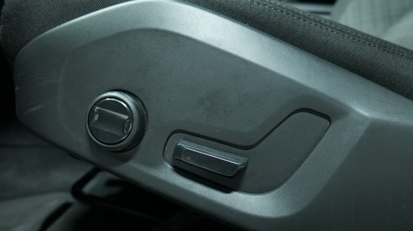 Esittelykuva Volvo V60 bensiiniautosta.