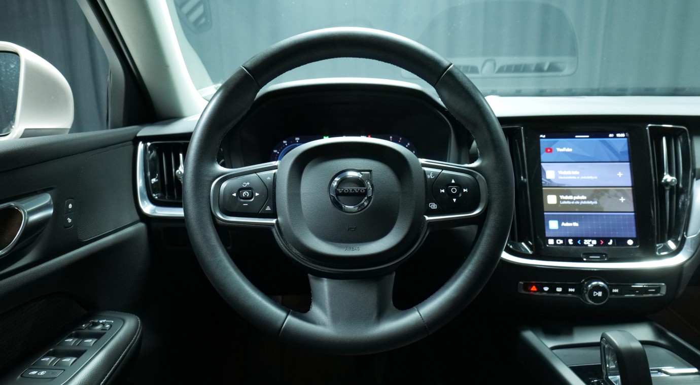 Esittelykuva Volvo V60 bensiiniautosta.