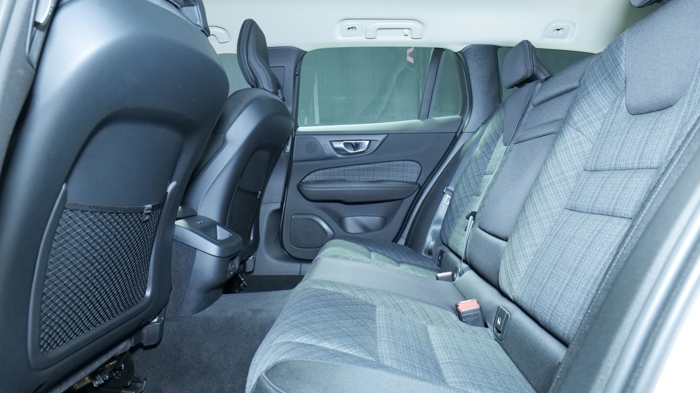Esittelykuva Volvo V60 bensiiniautosta.