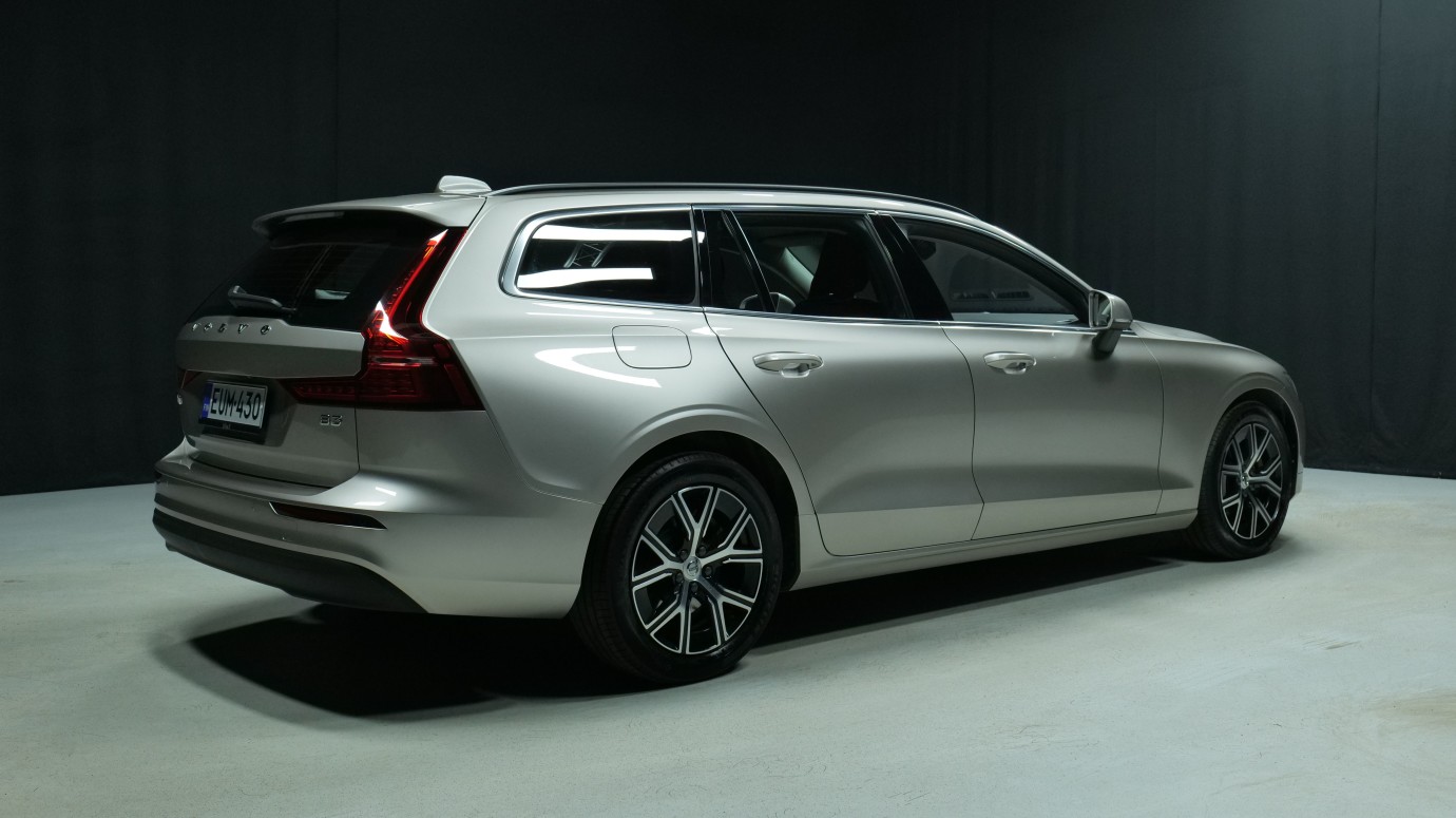 Esittelykuva Volvo V60 bensiiniautosta.