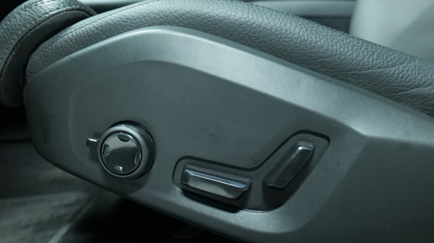 Esittelykuva Volvo V90 dieselautosta.