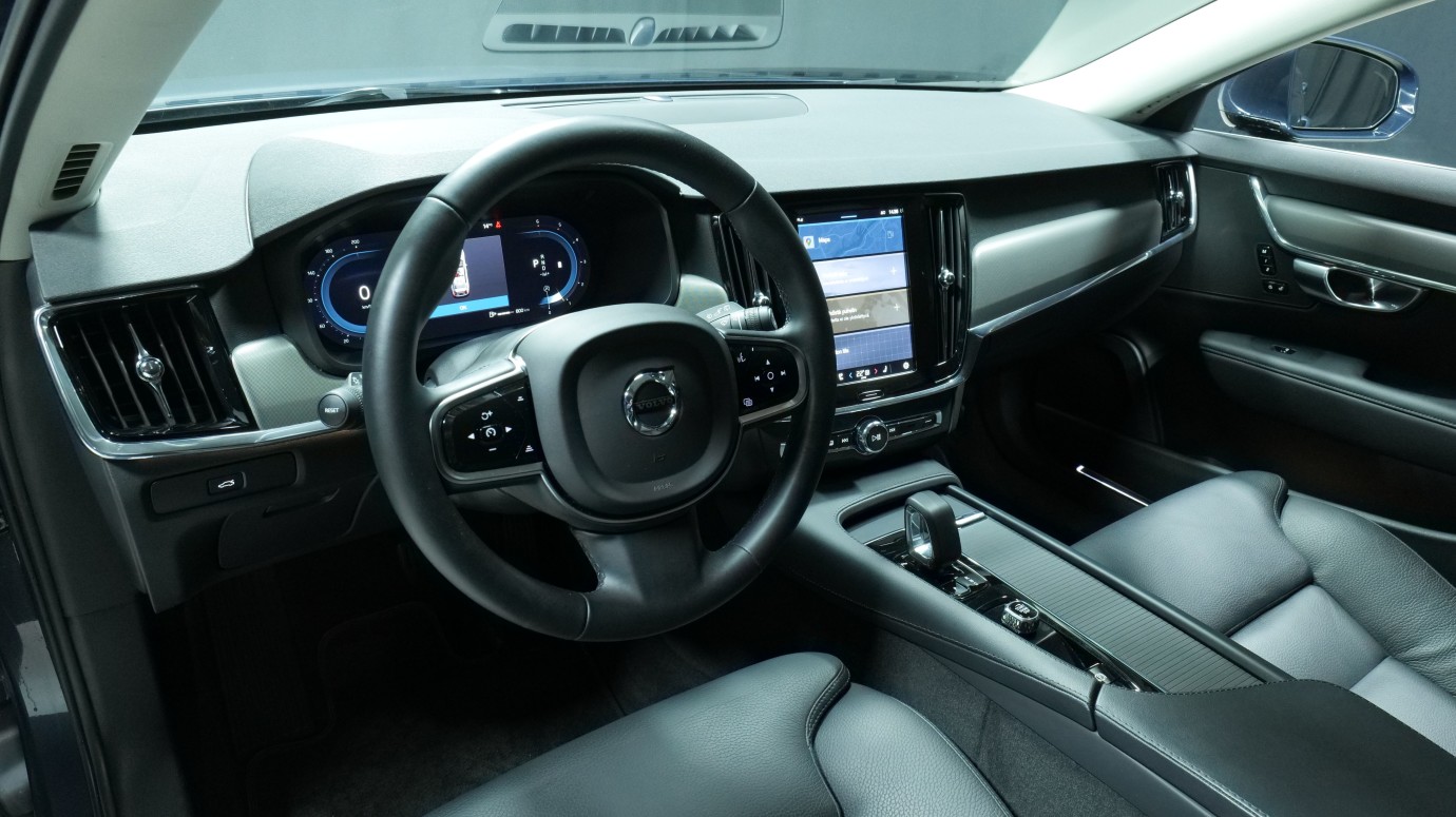 Esittelykuva Volvo V90 dieselautosta.