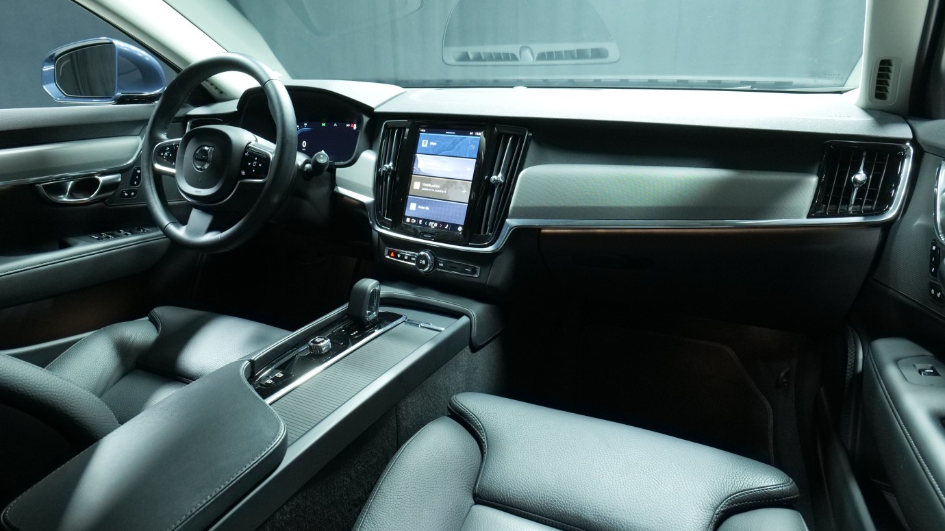 Esittelykuva Volvo V90 dieselautosta.