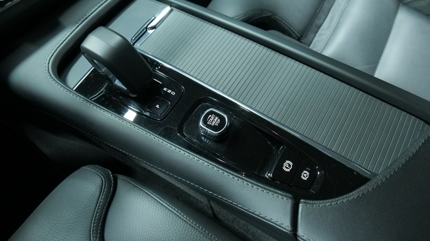 Esittelykuva Volvo V90 dieselautosta.