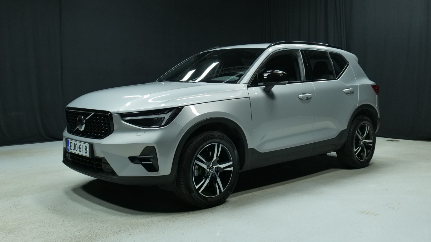 Esittelykuva Volvo XC40 bensiiniautosta.