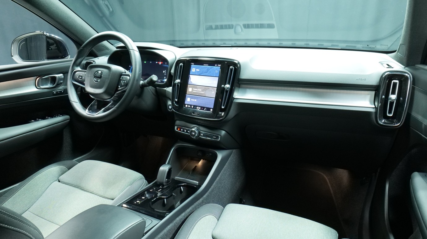Esittelykuva Volvo XC40 bensiiniautosta.