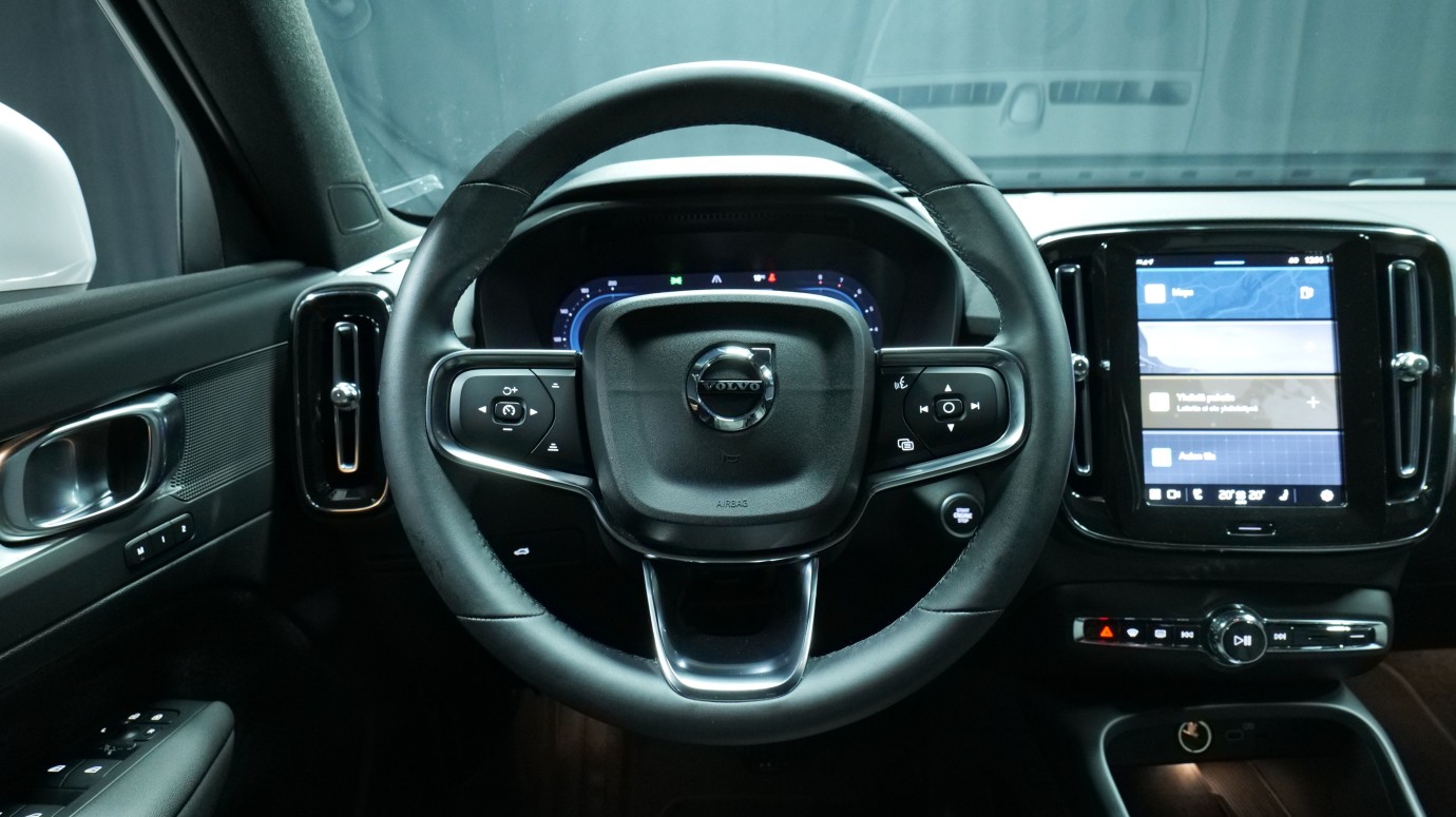 Esittelykuva Volvo XC40 bensiiniautosta.