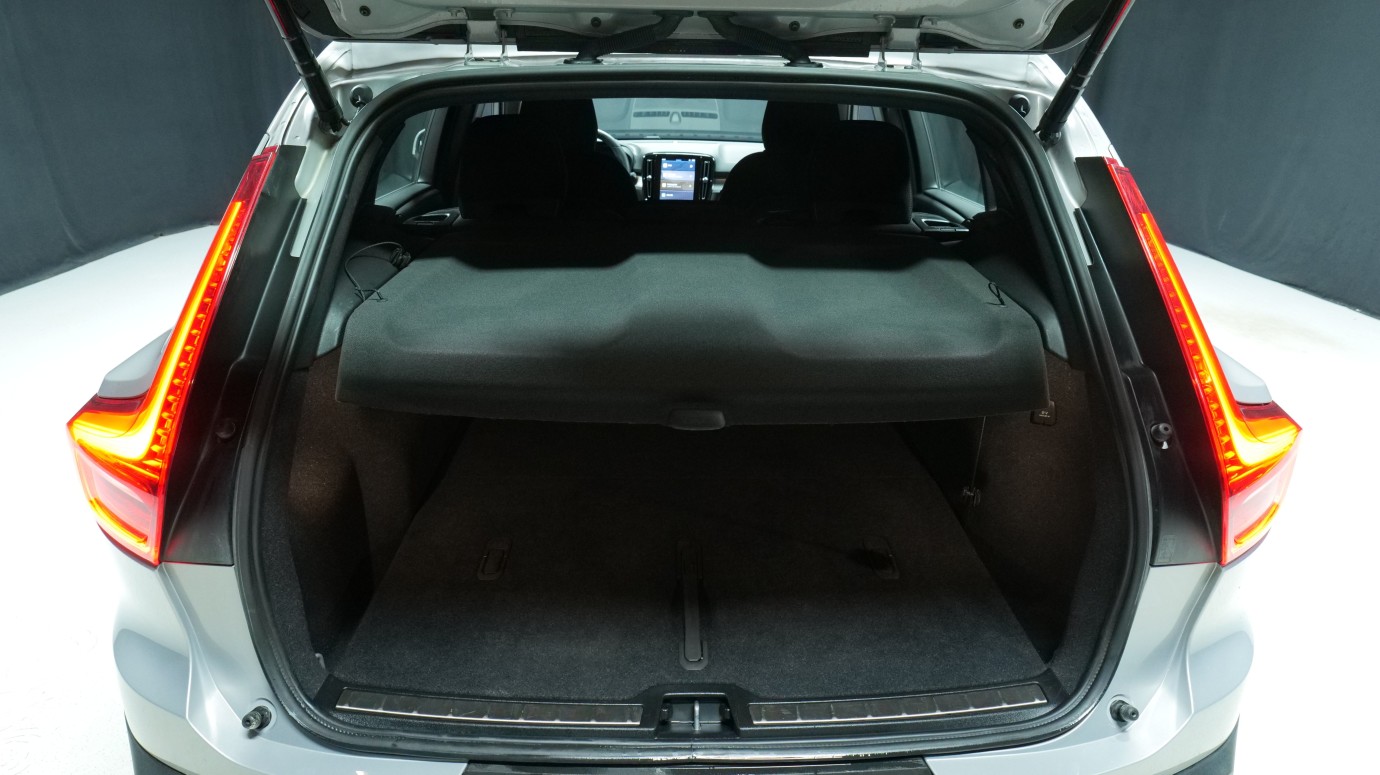Esittelykuva Volvo XC40 bensiiniautosta.