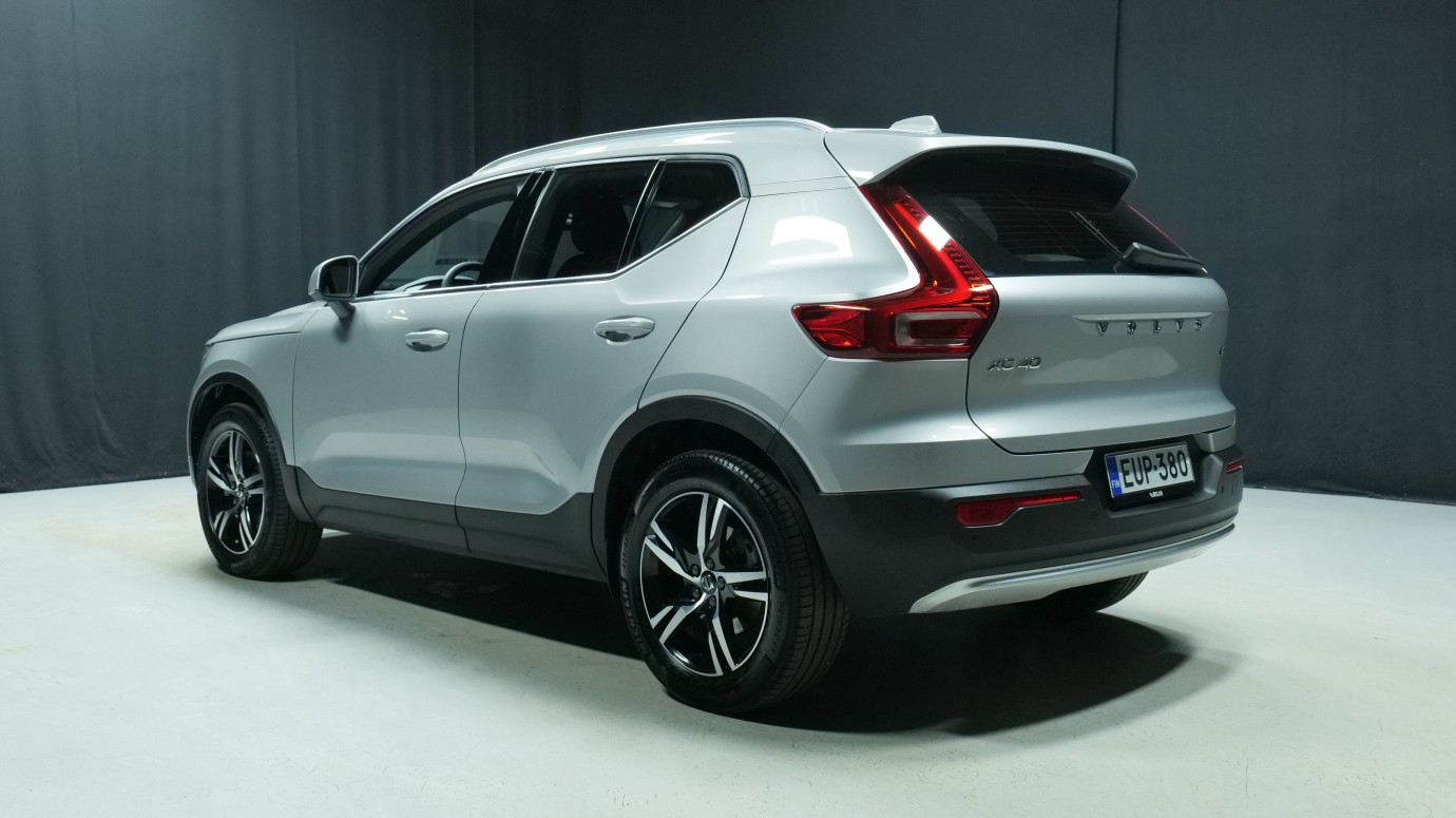 Esittelykuva Volvo XC40 bensiiniautosta.