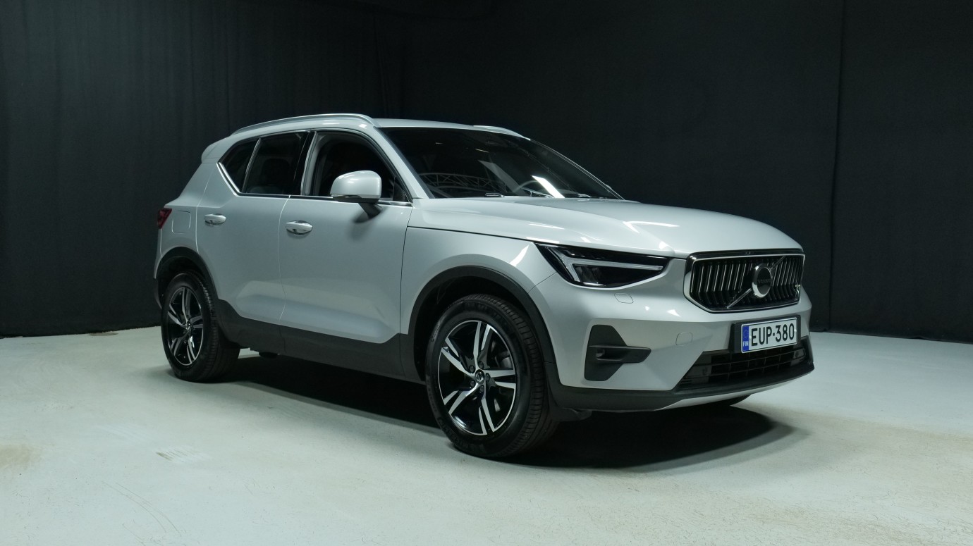 Esittelykuva Volvo XC40 bensiiniautosta.