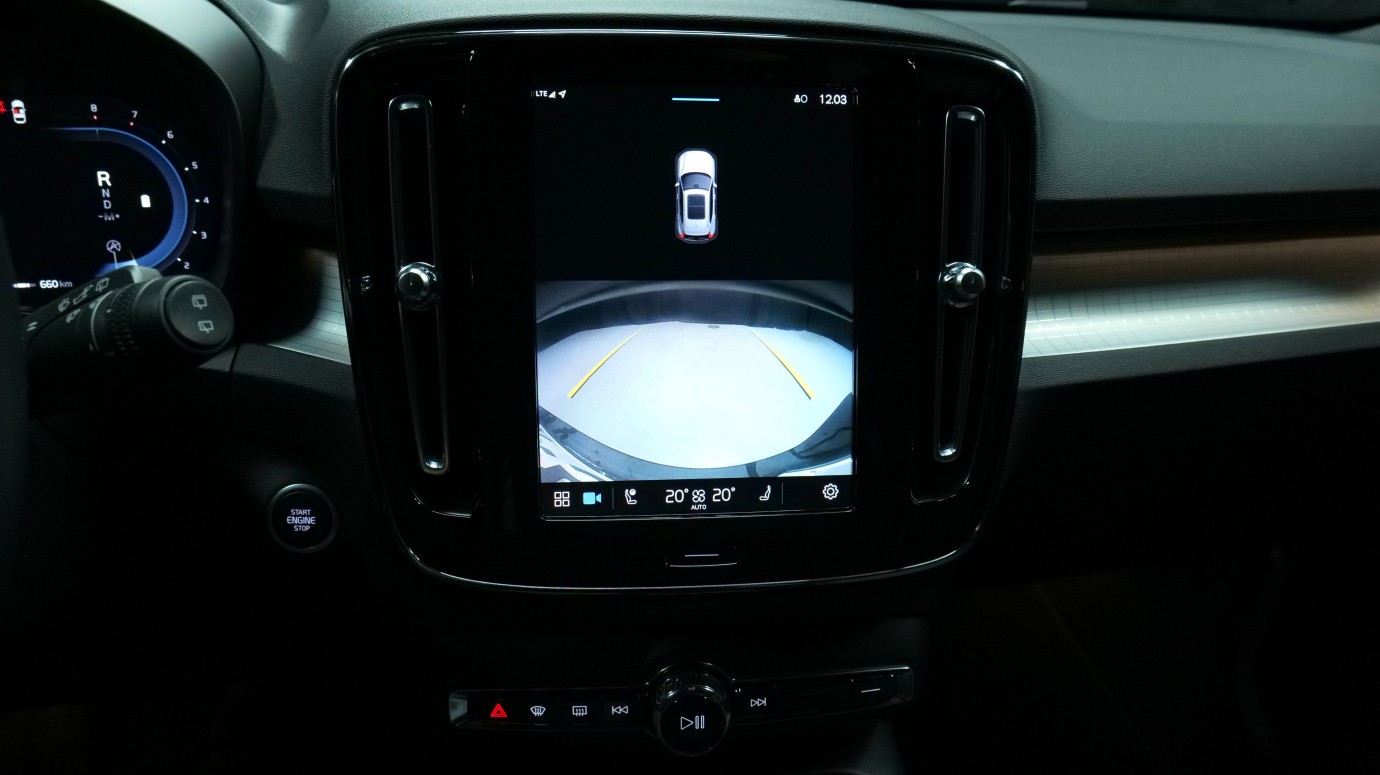 Esittelykuva Volvo XC40 bensiiniautosta.