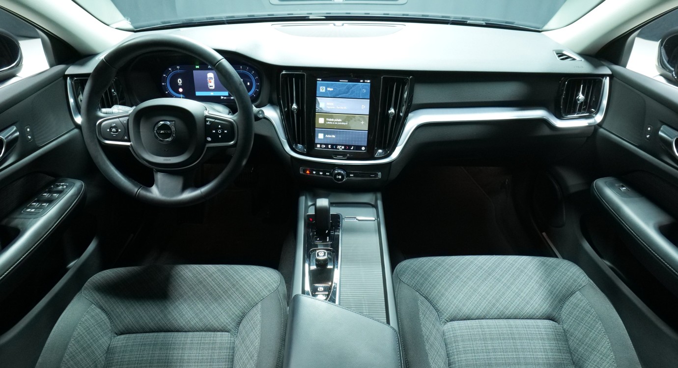 Esittelykuva Volvo V60 bensiiniautosta.
