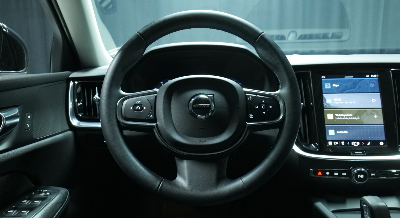 Esittelykuva Volvo V60 bensiiniautosta.