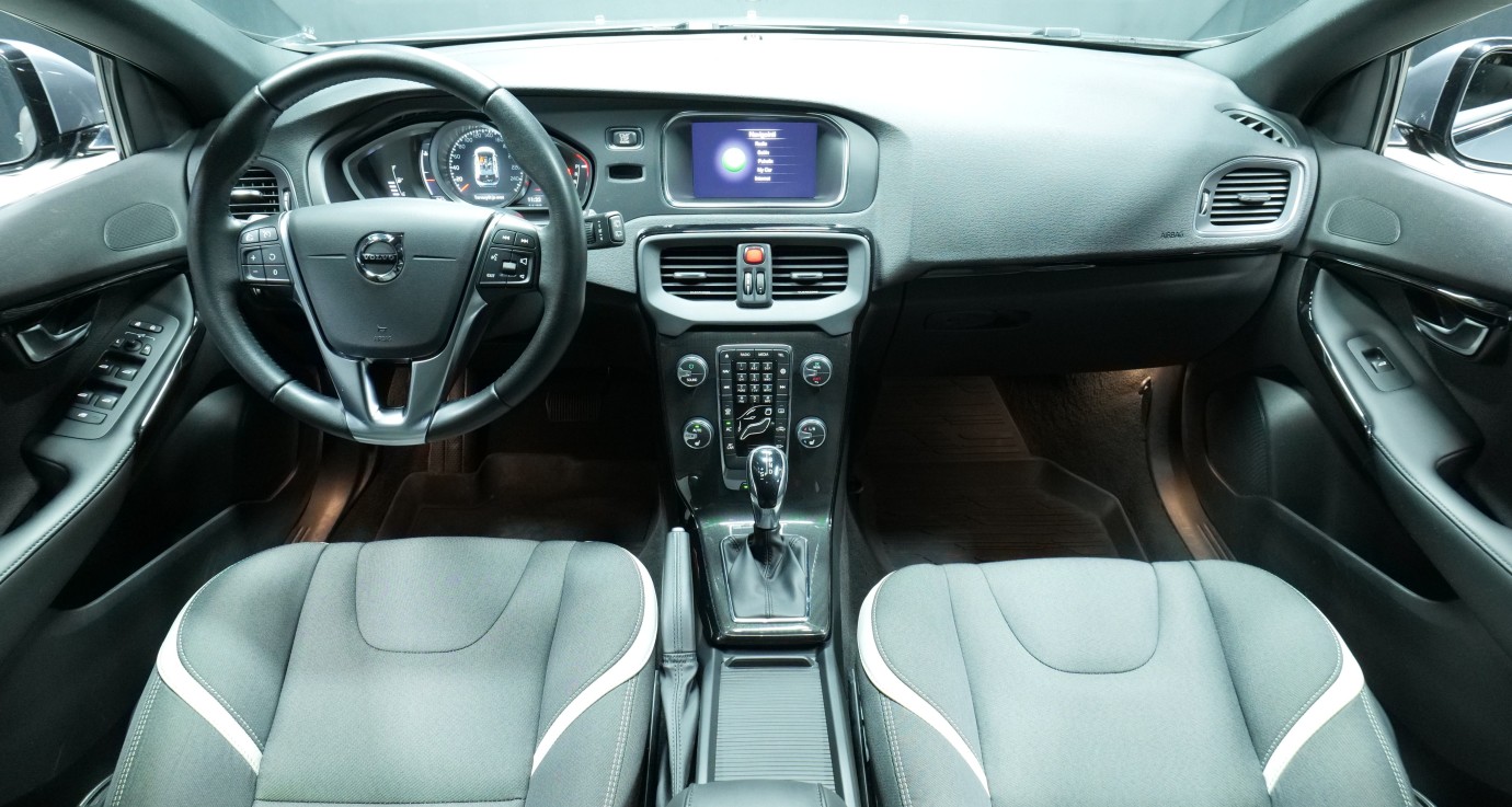Esittelykuva Volvo V40 bensiiniautosta.