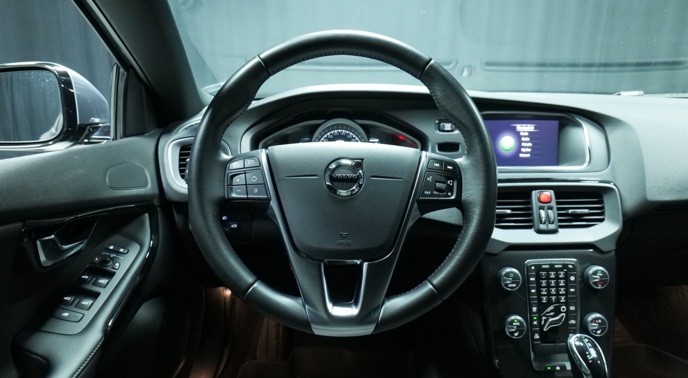 Esittelykuva Volvo V40 bensiiniautosta.