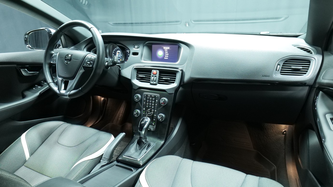 Esittelykuva Volvo V40 bensiiniautosta.