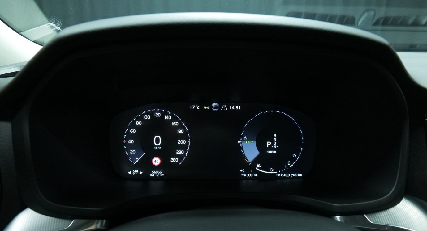 Esittelykuva Volvo V60 kevythybridiautosta.