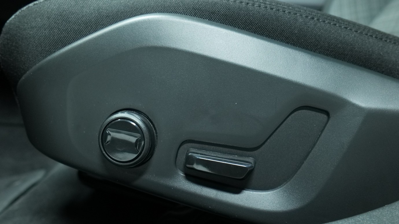 Esittelykuva Volvo V60 bensiiniautosta.