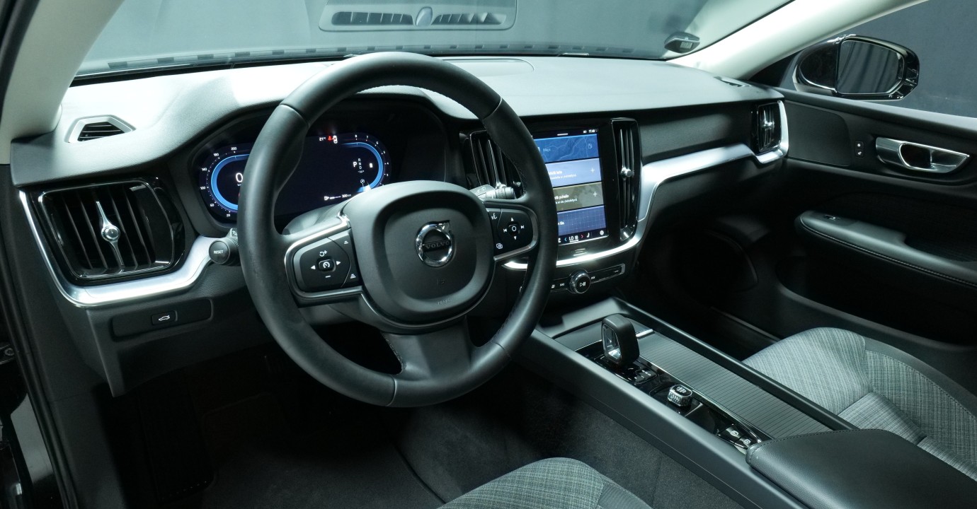 Esittelykuva Volvo V60 bensiiniautosta.