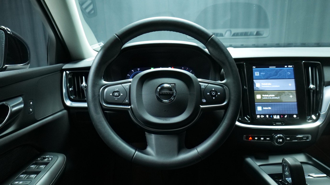 Esittelykuva Volvo V60 bensiiniautosta.