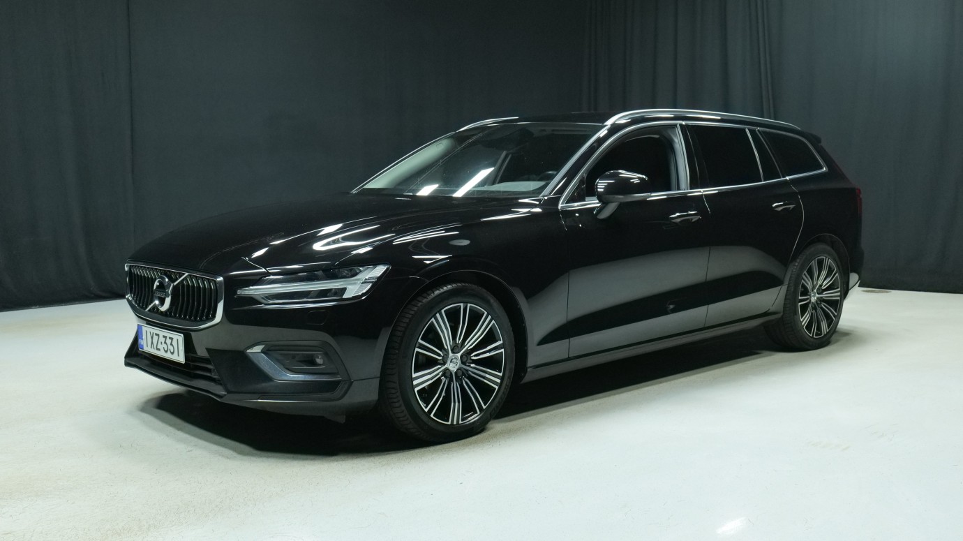 Esittelykuva Volvo V60 kevythybridiautosta.