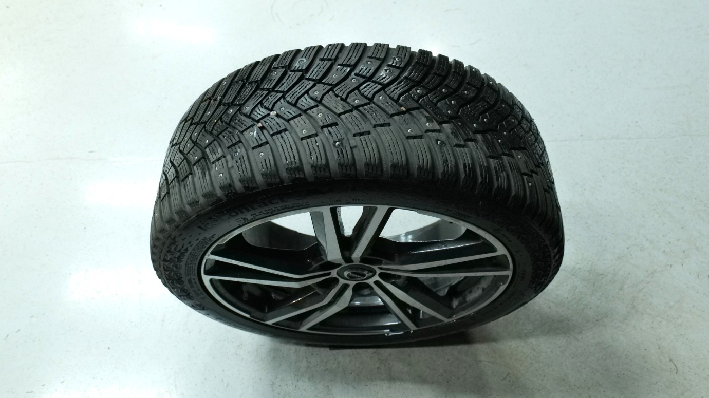 Esittelykuva Volvo V60 kevythybridiautosta.