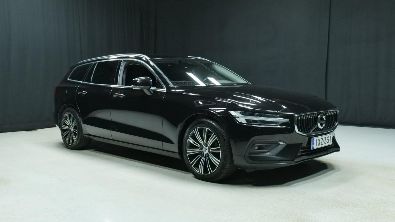 Esittelykuva Volvo V60 kevythybridiautosta.