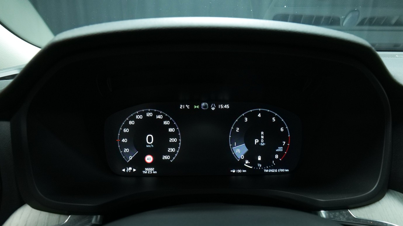 Esittelykuva Volvo V60 kevythybridiautosta.