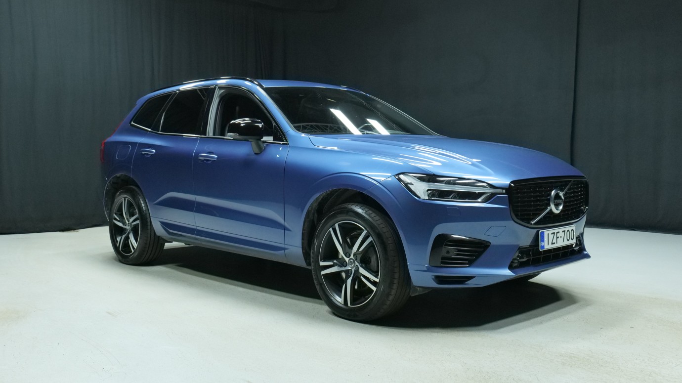Esittelykuva Volvo XC60 kevythybridiautosta.