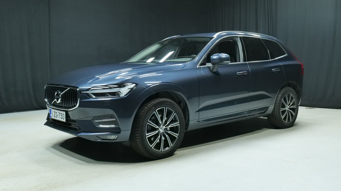 Esittelykuva Volvo XC60 kevythybridiautosta.