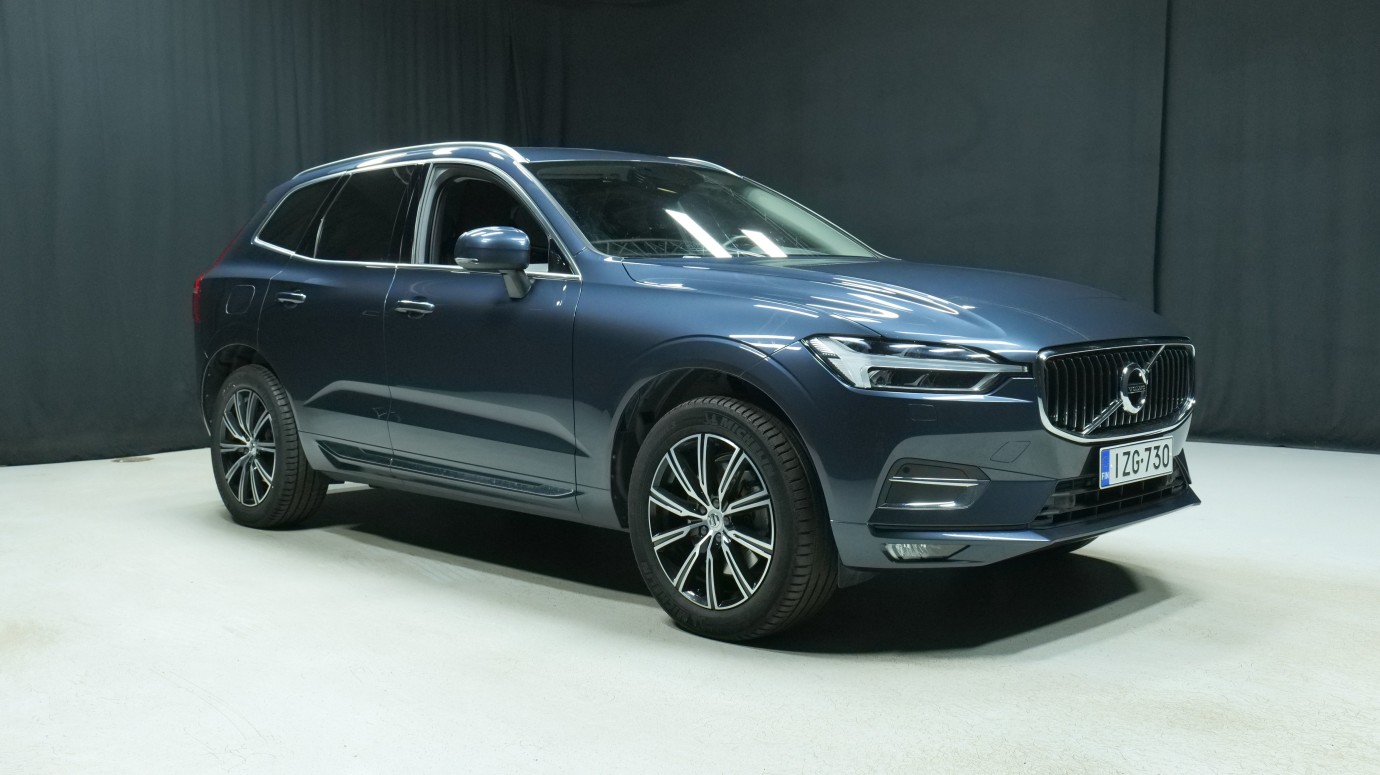 Esittelykuva Volvo XC60 kevythybridiautosta.