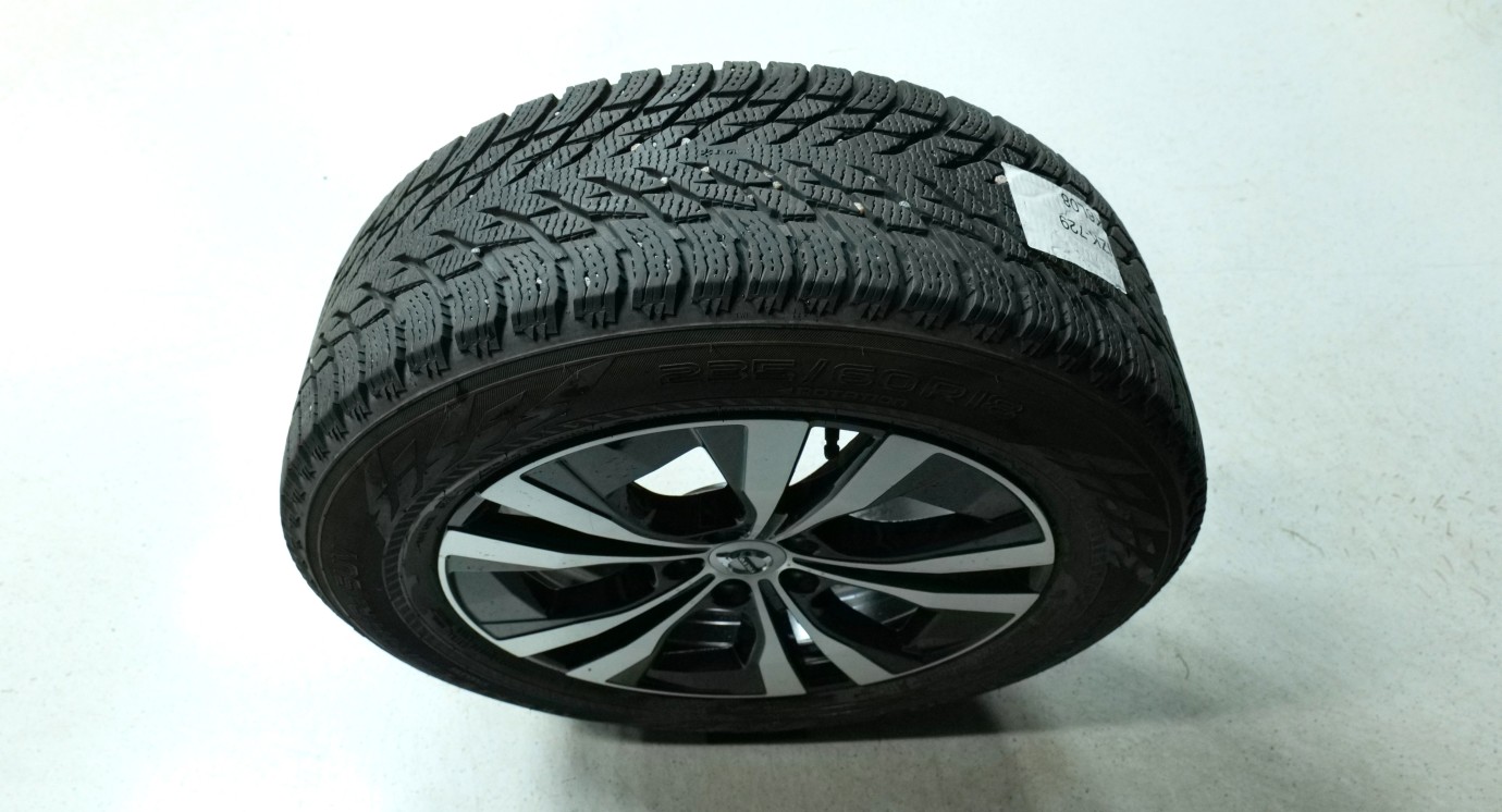 Esittelykuva Volvo XC60 kevythybridiautosta.