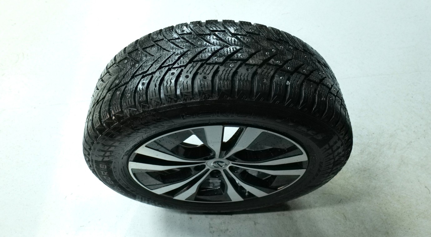 Esittelykuva Volvo XC60 kevythybridiautosta.