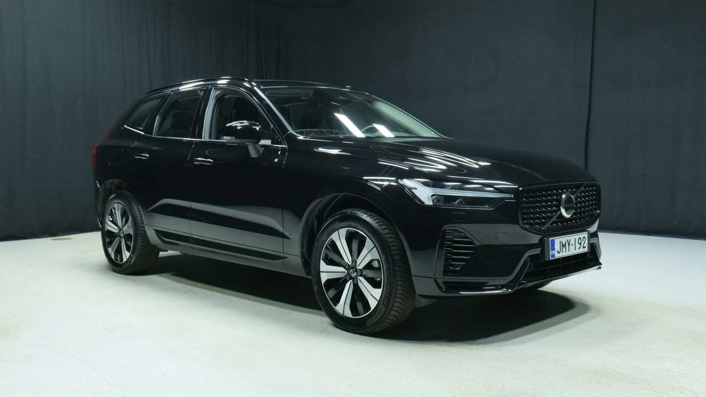 Esittelykuva Volvo XC60 kevythybridiautosta.