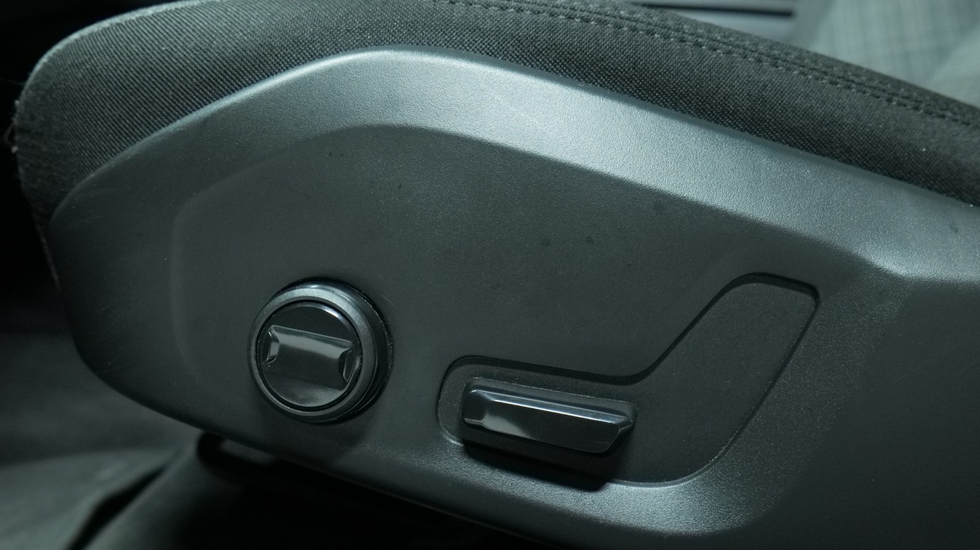Esittelykuva Volvo V60 bensiiniautosta.