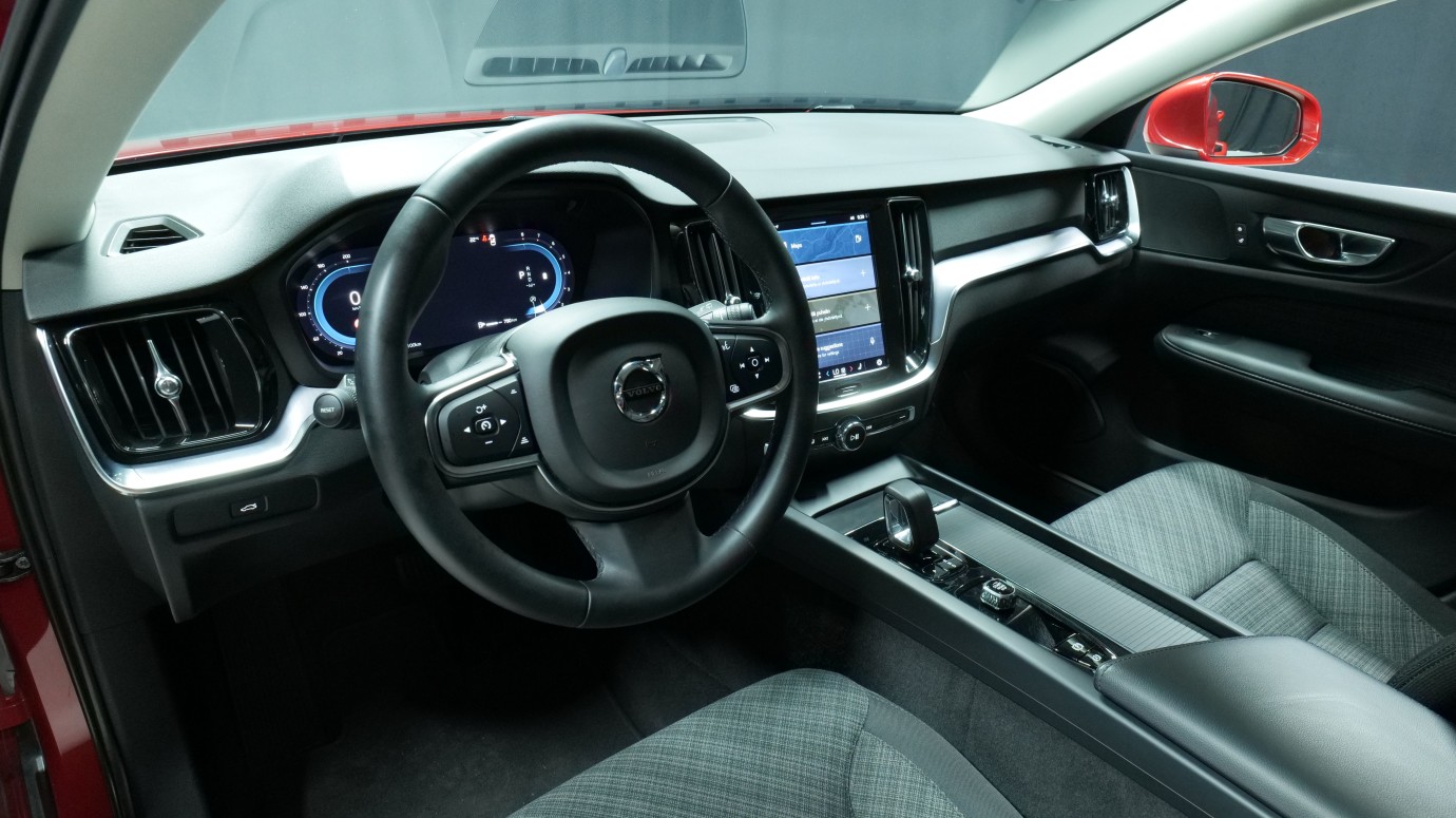 Esittelykuva Volvo V60 bensiiniautosta.