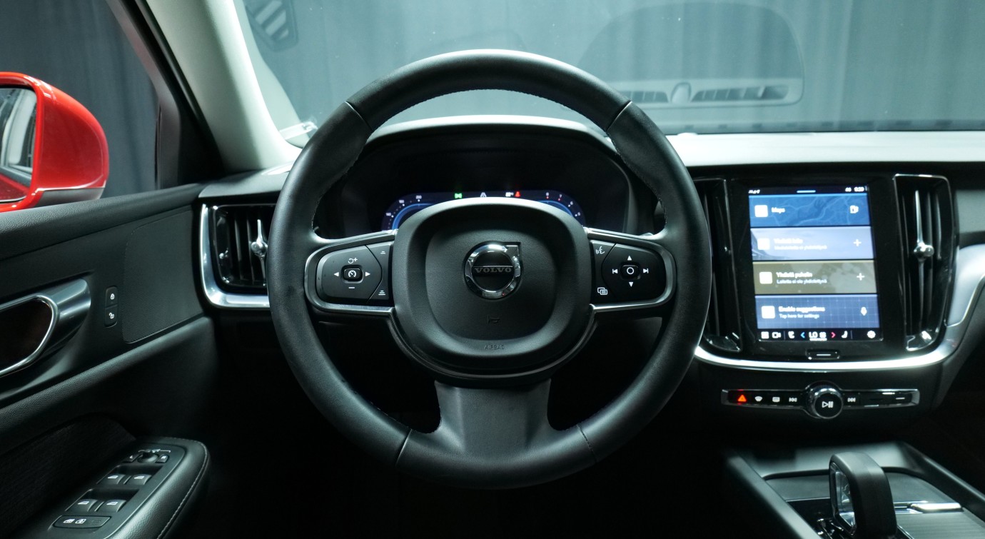 Esittelykuva Volvo V60 bensiiniautosta.
