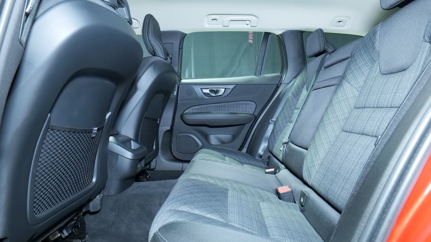 Esittelykuva Volvo V60 bensiiniautosta.