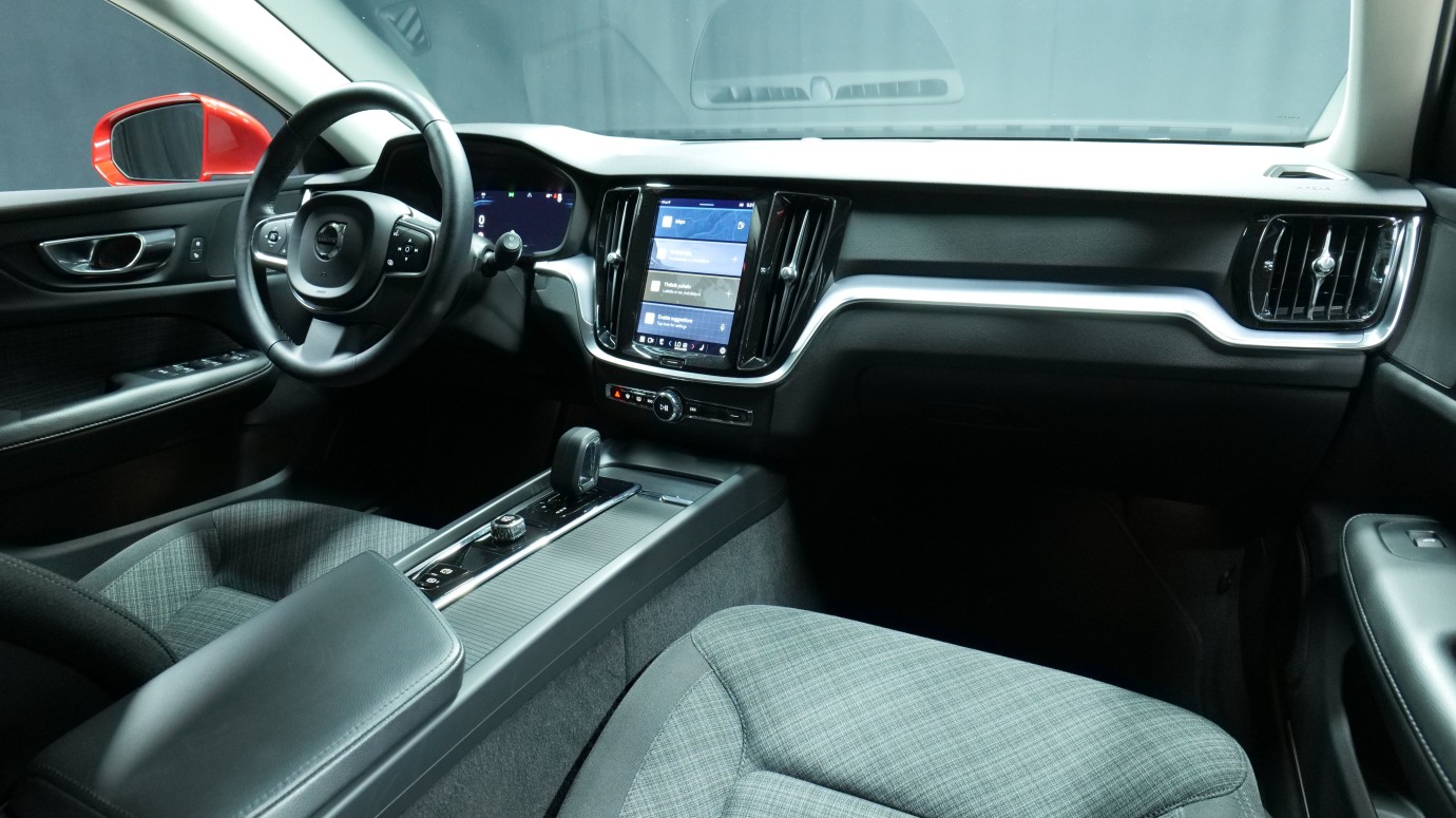 Esittelykuva Volvo V60 bensiiniautosta.