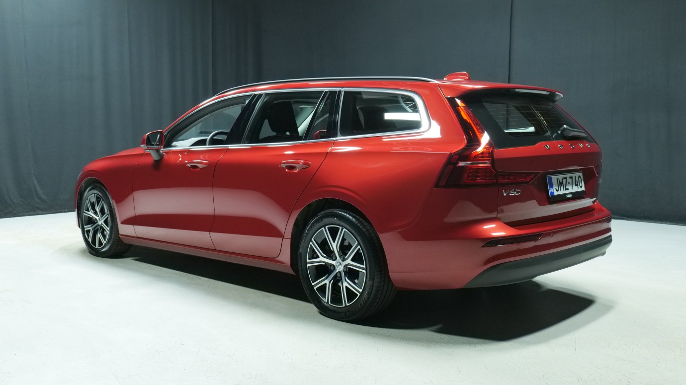 Esittelykuva Volvo V60 bensiiniautosta.