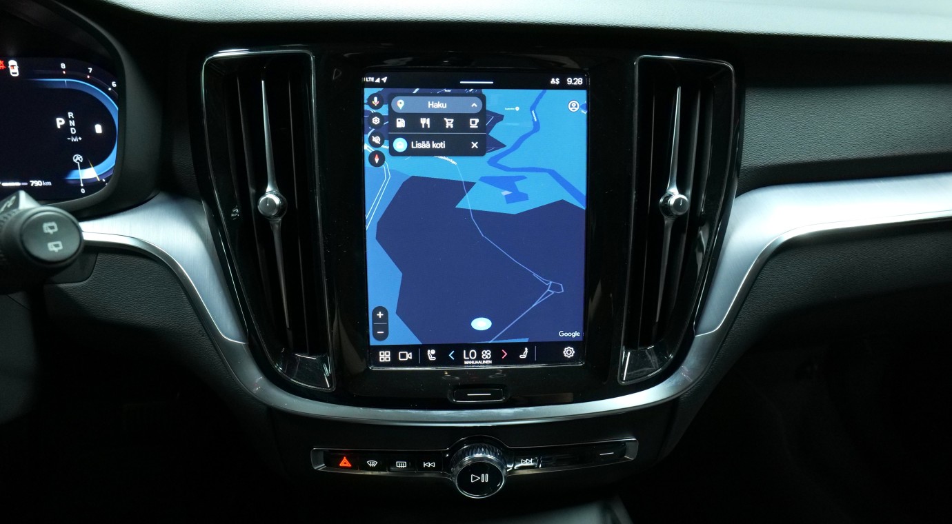 Esittelykuva Volvo V60 bensiiniautosta.