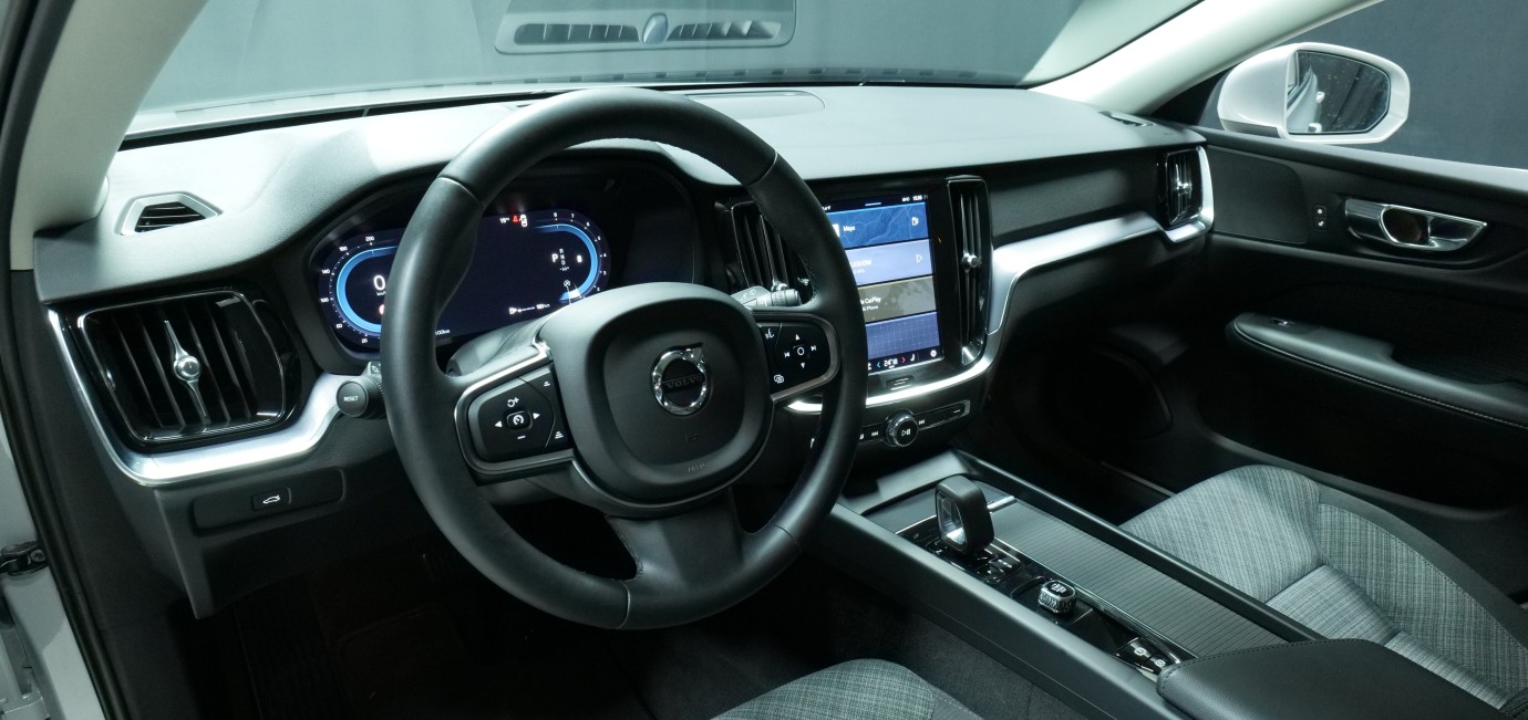 Esittelykuva Volvo V60 bensiiniautosta.