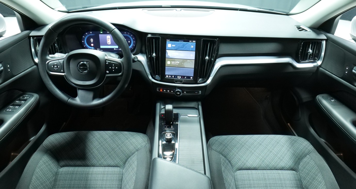 Esittelykuva Volvo V60 bensiiniautosta.