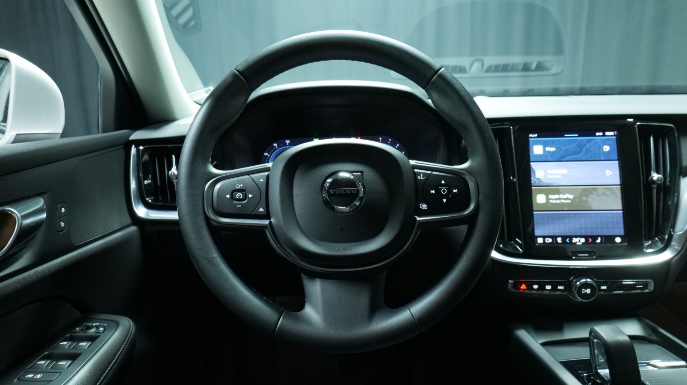 Esittelykuva Volvo V60 bensiiniautosta.