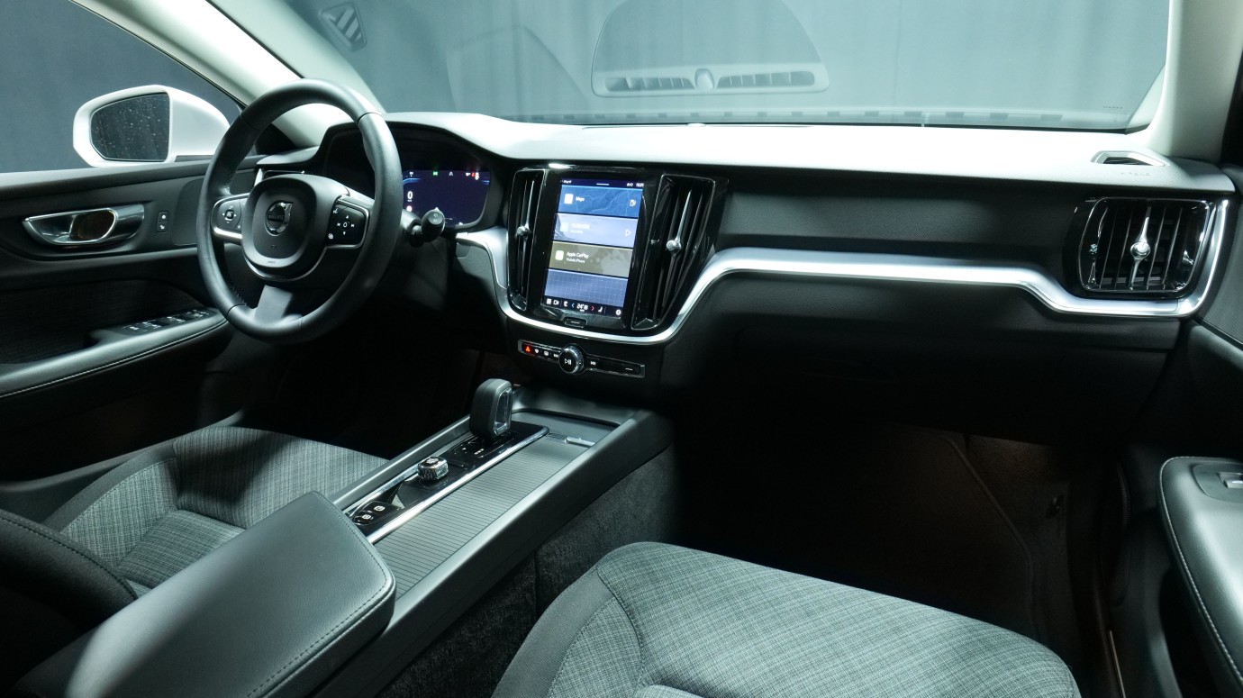 Esittelykuva Volvo V60 bensiiniautosta.